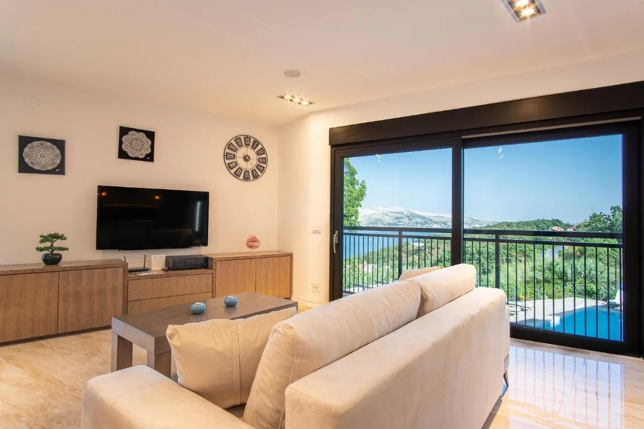 Perla Nera Heated Pool & Sauna Stan Trigraci 0*,