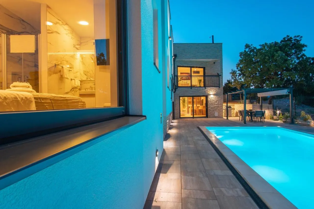 Perla Nera Heated Pool & Sauna Stan Trigraci