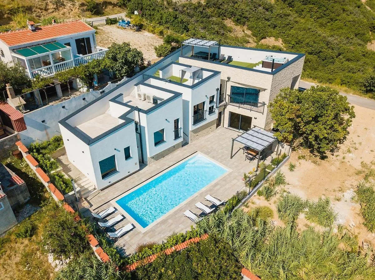 Perla Nera Heated Pool & Sauna Stan Trigraci